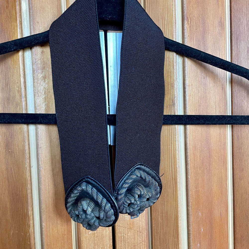 Clip waist belt. Great condition.